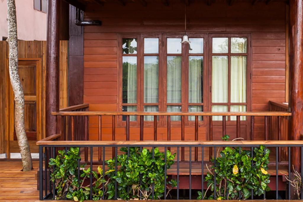 Riverhouse-The Teak House Mae Sariang Buitenkant foto