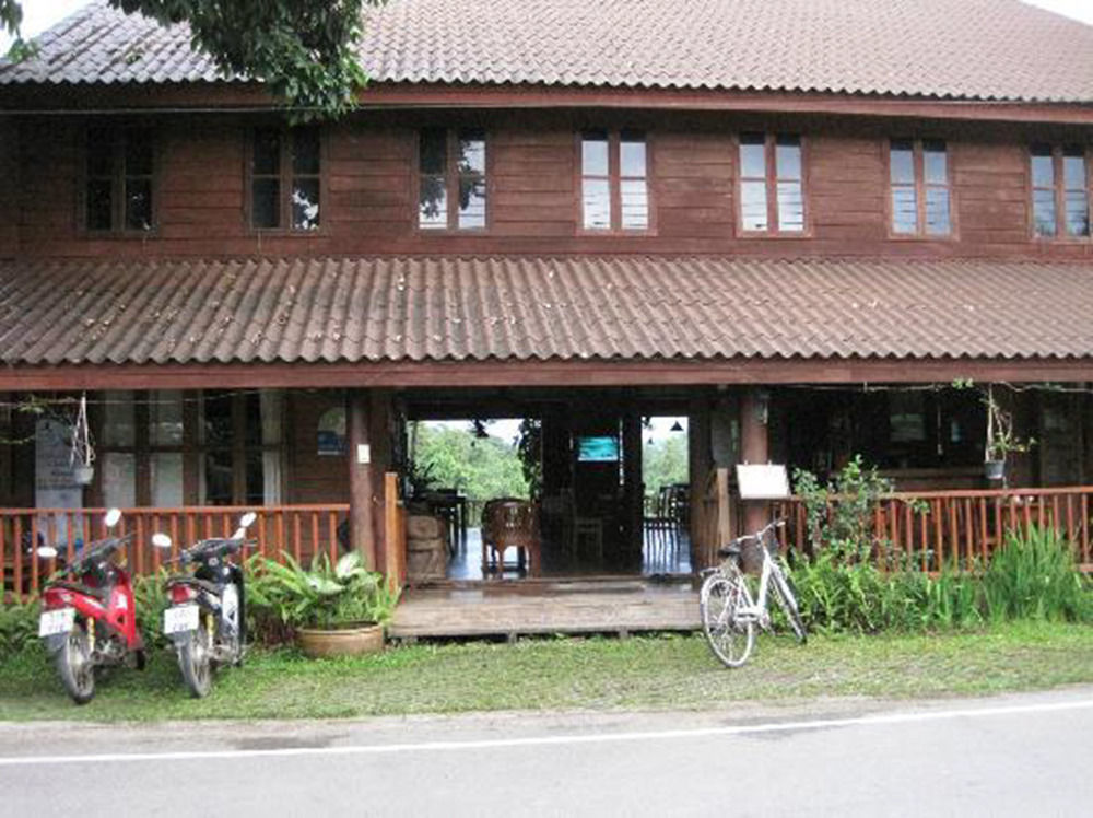 Riverhouse-The Teak House Mae Sariang Buitenkant foto