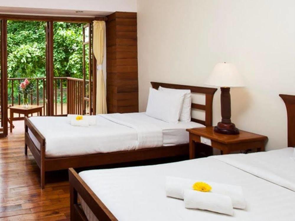 Riverhouse-The Teak House Mae Sariang Buitenkant foto