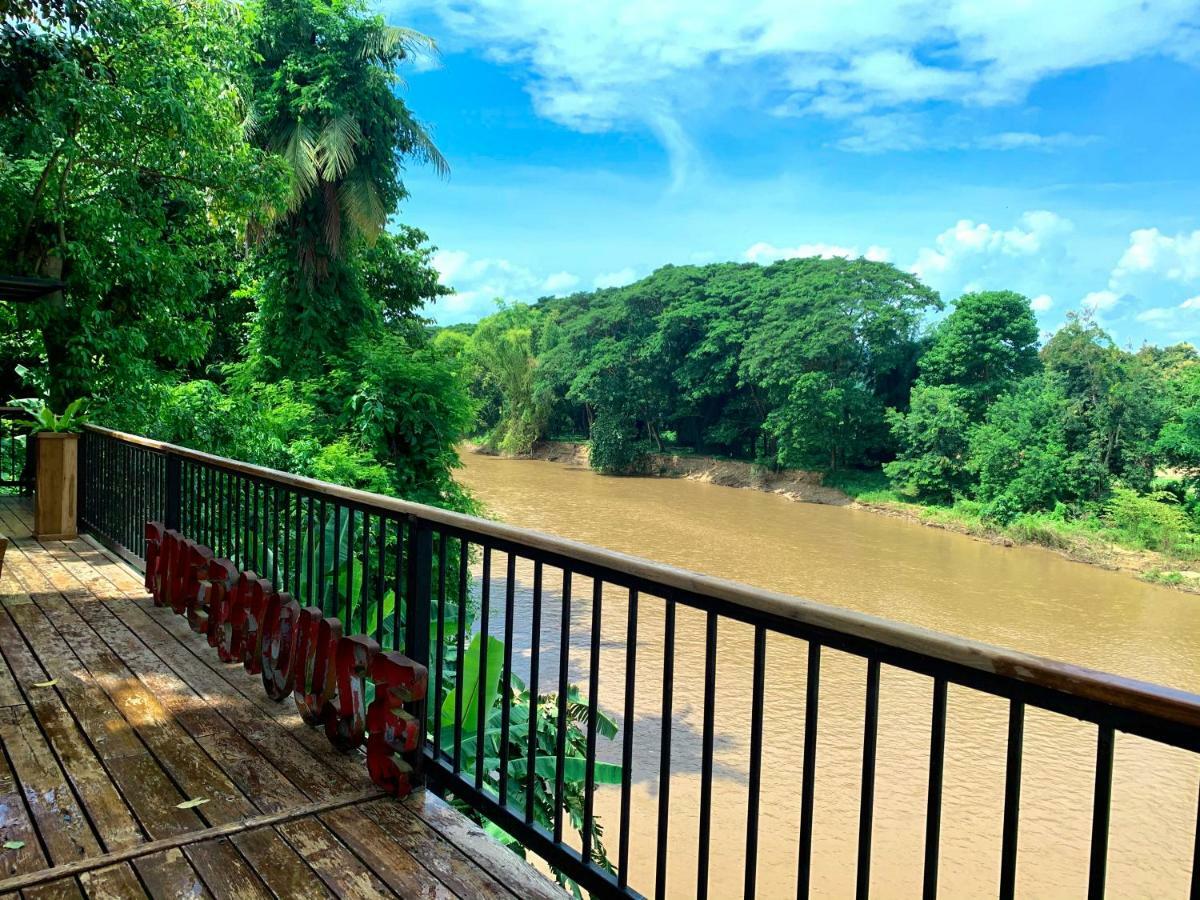 Riverhouse-The Teak House Mae Sariang Buitenkant foto